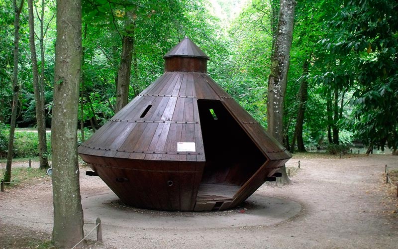 classe Renaissance française en Val-de-Loire | Élément Terre - © Elliott Brown-Flickr - De Vinci - Soucoupe