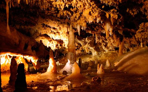 Grotte du Grand-Roc - Élément Terre