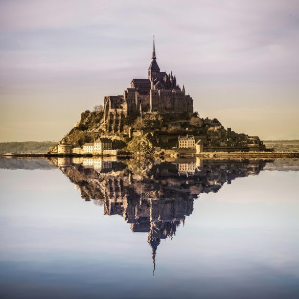 Classe de mer de Saint-Malo au Mont-Saint-Michel | Élément Terre - © Andrés Nieto Porras-Flickr - reflet du Mont St Michel