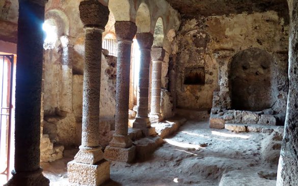 grottes de Jonas - classe médiévale avec Élément Terre en Auvergne