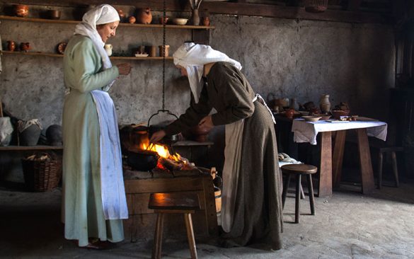 la cuisine au Moyen-Âge- classe médiévale avec Élément Terre en Auvergne - © Hans Splinter
