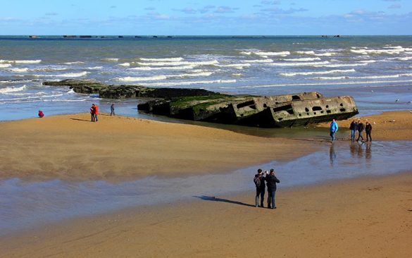 Le débarquement en Normandie | Élément Terre - Arromanches, le port artificiel