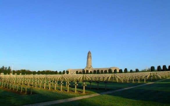 Verdun, l’encyclopédie de la Première Guerre Mondiale | Élément terre - © A. Duarte - cimetière français et ossuaire de Douaumont