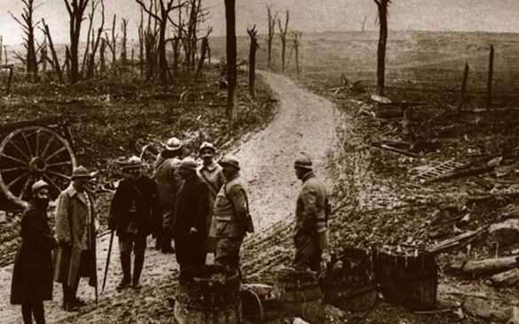Verdun, l’encyclopédie de la Première Guerre Mondiale | Élément Terre - © image d'archives