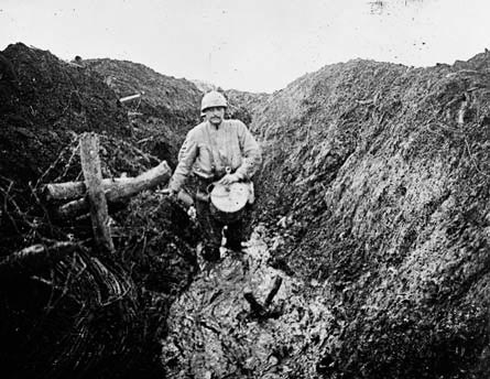 Verdun, l’encyclopédie de la Première Guerre Mondiale | Élément Terre - © image d'archives