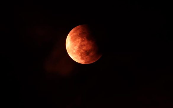 Astronomie en Auvergne | Élément Terre - © Jonathan Leung-Flickr - éclipse de lune